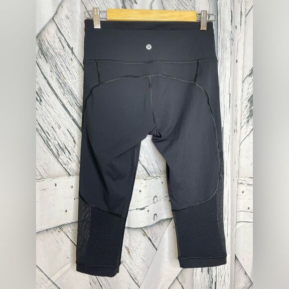 Lululemon Cropped Leggings w/Mesh Inserts 6 - Picture 2 of 8